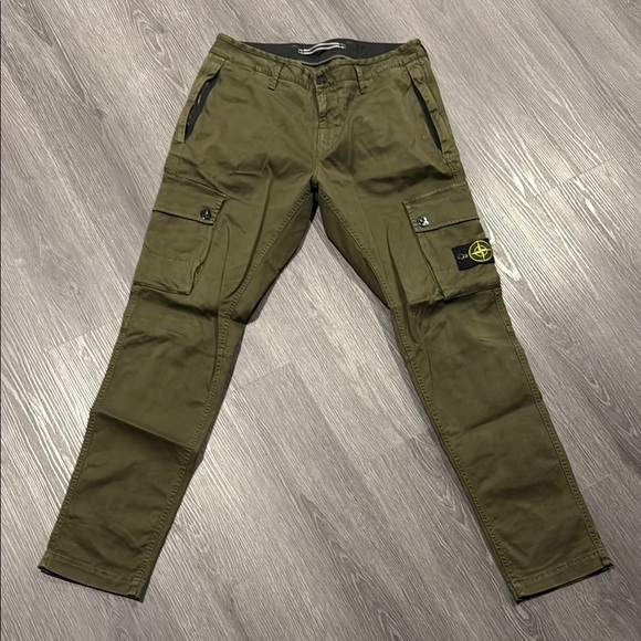 Stone Island Men's Olive Cargo Pants - Picture 2 of 8